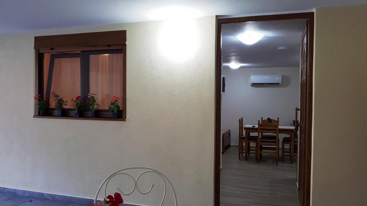 Fyllou Apartment 艾斯普罗瓦塔 外观 照片